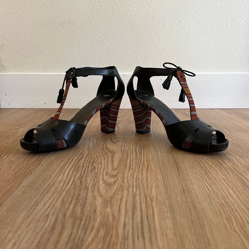 CAMPER Tassel Tie Sandal Black Leather Boho Print T Strap 3” Heel Size 38 7.5 8